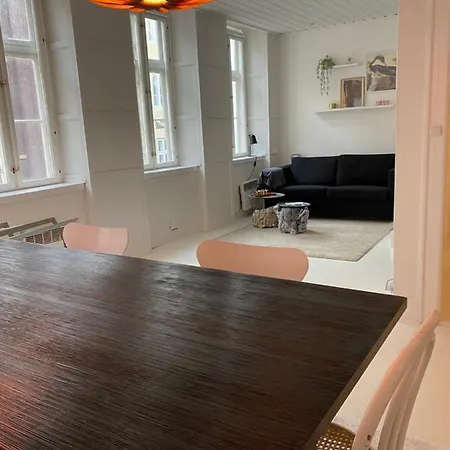 Apartment Ultra Location